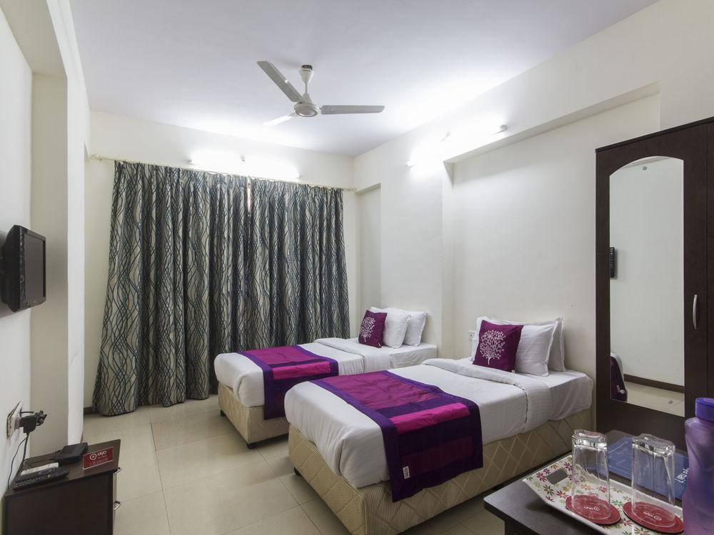 Oyo Apartments Link Road Mālād Esterno foto